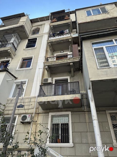 Satılır 2 otaqlı köhnə tikili 50 m²