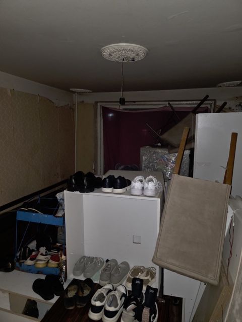Satılır 4 otaqlı köhnə tikili 110 m² — Bakı