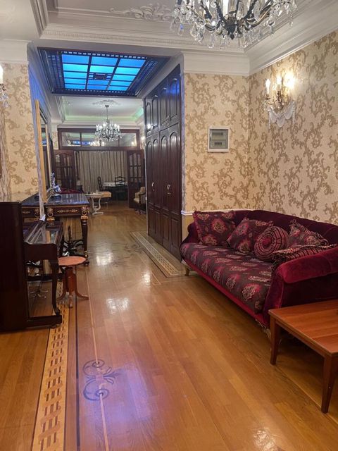 Satılır 5 otaqlı yeni tikili 247 m² — Bakı