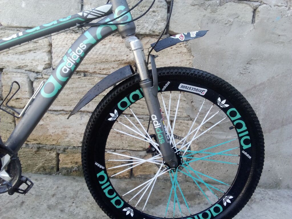 Velosiped – Adidas tematik dizayn - Çərçivə: yüngül alaşımlı, boz — Yol velosipedləri, Digah (3)