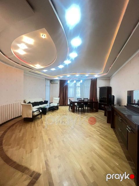 İcarəyə verilir 3 otaqlı yeni tikili 165 m²