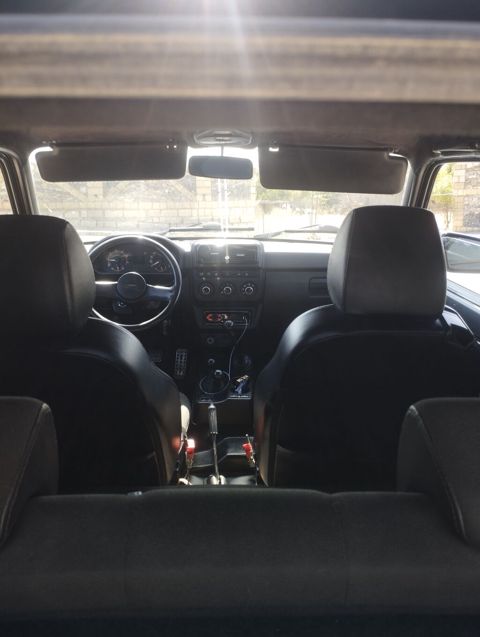 Lada Niva 4x4, qara rəngdə, 3 qapılı ofrout tipli SUV. Əsas — Bakı