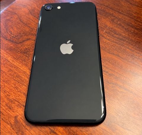 IPhone SE, Qara — Masazır