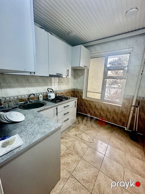 Satılır 3 otaqlı köhnə tikili 75 m²