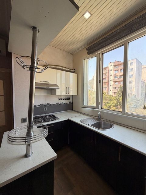 Satılır 3 otaqlı köhnə tikili 55 m² — Bakı