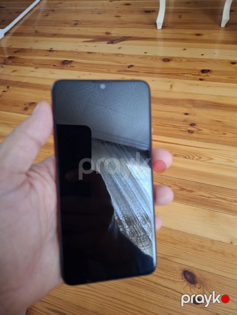 Blackview smartfon - Rəng: qırmızı-qara qradient arxa panel - Ekran — Mingəçevir