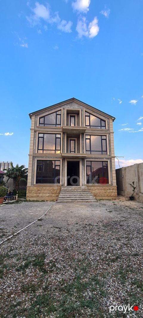 Satılır 15 otaqlı həyət evi/bağ evi 550 m²