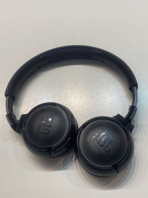 JBL Tune 520BT Б/У наушники в хорошем состоянии, звук отличный, только — Bakı
