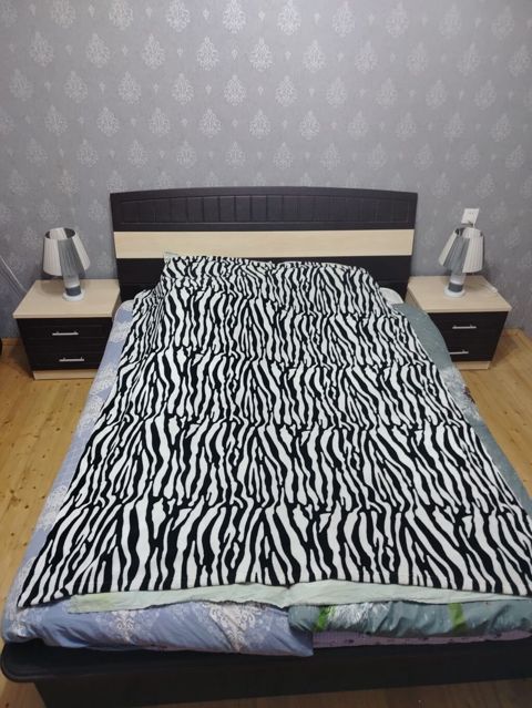 Taxt tumbalarla birge.qiymet 180 man.matras var.olcu 2.23/1.76.unvan — Qobu