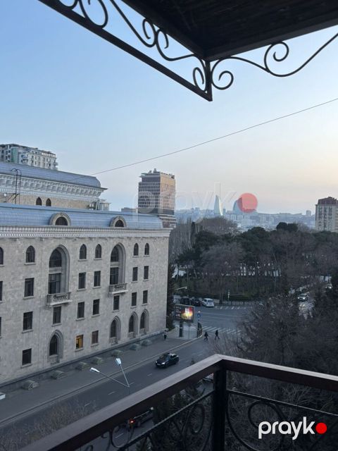 Satılır 3 otaqlı köhnə tikili 75 m²