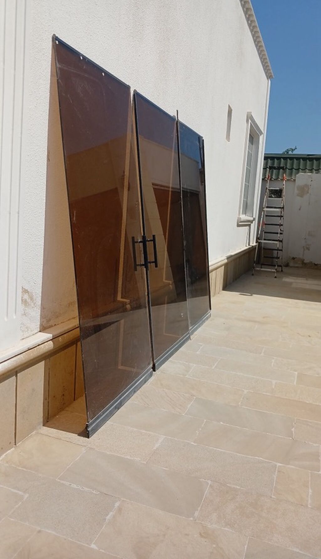 Tünd şüşə sürgülü qapı dəsti 2 ededi eni 1 metre hündürlükü 2.50 biri — Təmir və inşaat, Digah