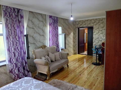 Həyət evi, Siyəzən r — Siyəzən