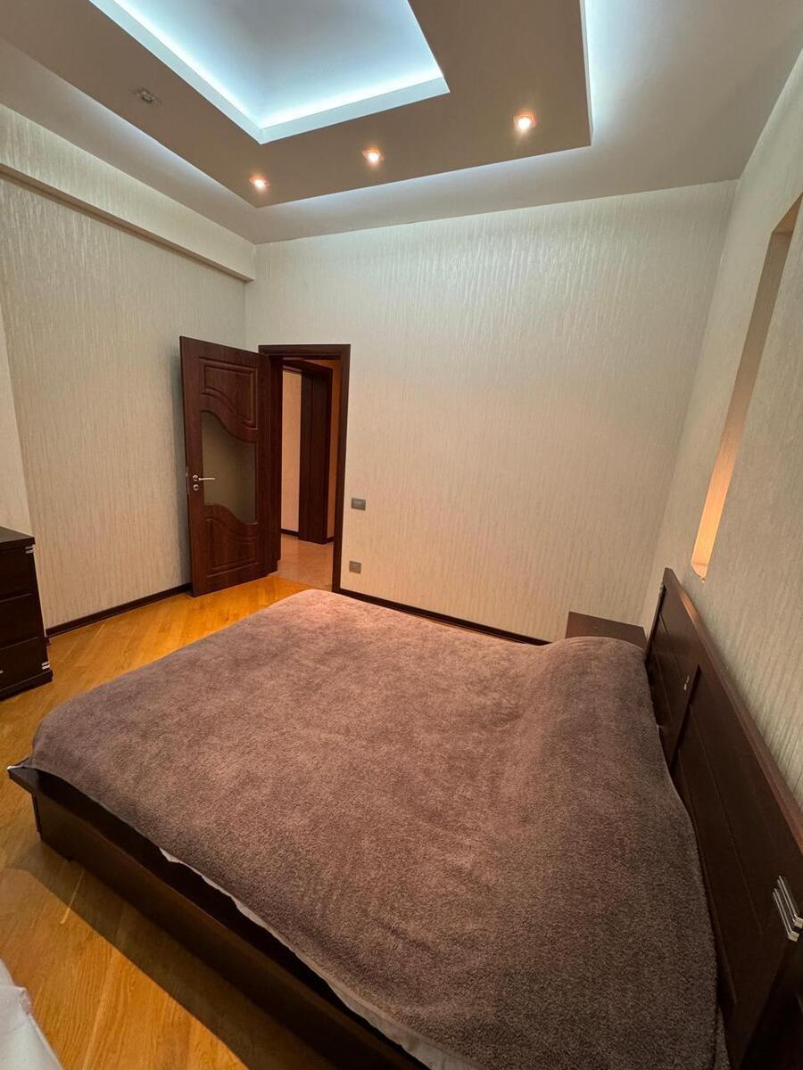 Satılır 7 otaqlı yeni tikili 450 m² — Mənzil, Bakı (11)