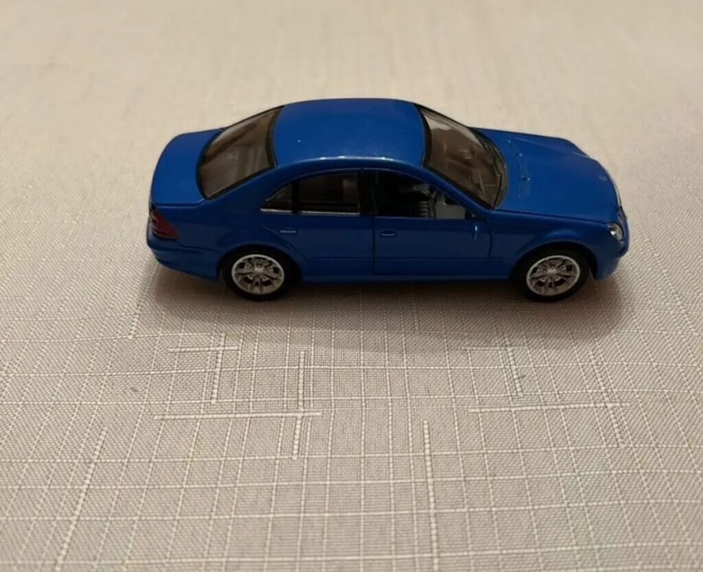 Mavi rəngli metal oyuncaq maşın – sedan model - Material: metal — Oyuncaq nəqliyyatı, Bakı (5)