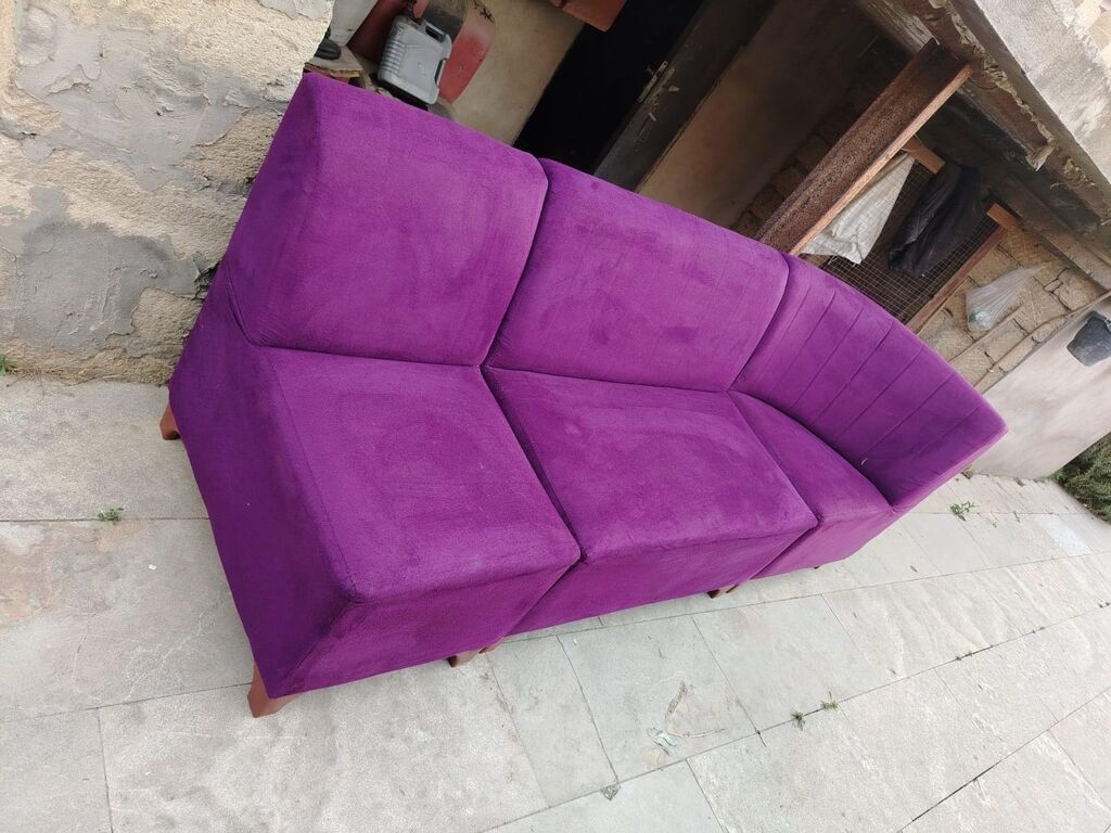 Divan ela veziyyetde. Qiymet 100 azn Unvan Bineqedi Vesile 7803 — Divanlər, Mehdiabad
