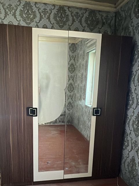 Güzgülü iki qapılı şkaf - Material: laminat ağac teksturası, ön — Şirvan