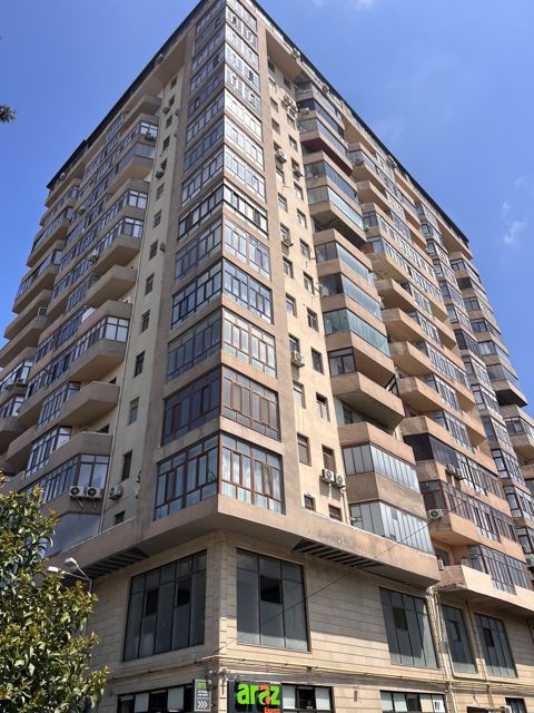 Satılır obyekt 326 m² — Bakı
