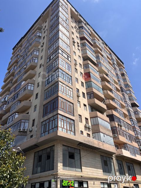 Satılır obyekt 326 m²