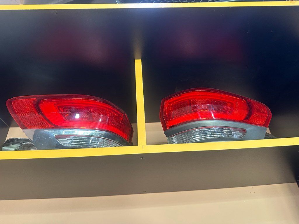"Jeep Grand Cherokee 2013-2019" arxa stop işıqları — Ehtiyat hissələri və aksesuarlar, Bakı (2)