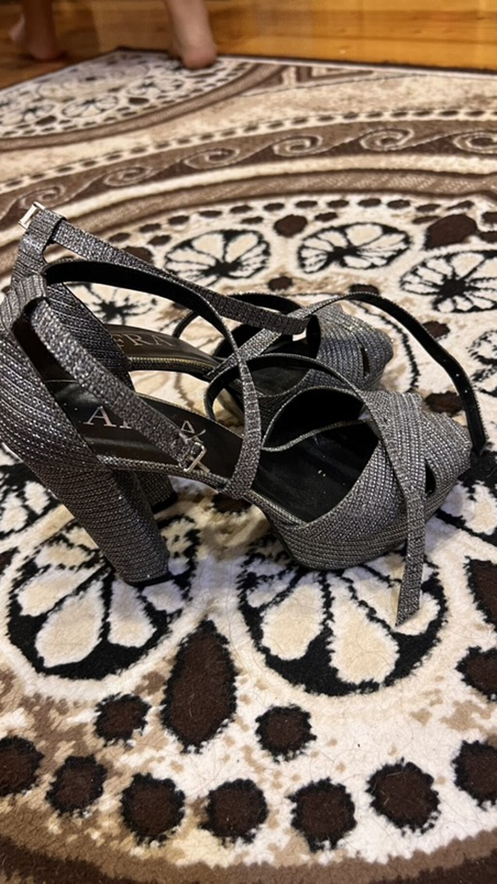 Afra qadın ayaqqabısı – parıltılı gümüşü rəngdə platformalı sandal. 1 — Sandal, Xırdalan (2)