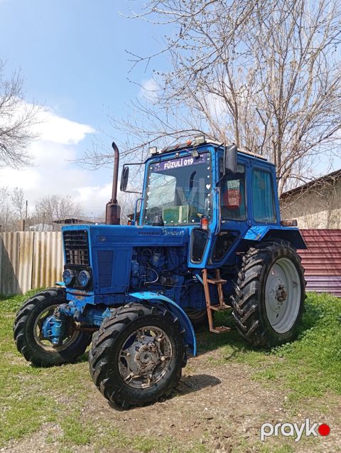 Mavi rəngli MTZ/Minsk tipli təkərli traktor - Güclü dizel mühərrik — Bakı