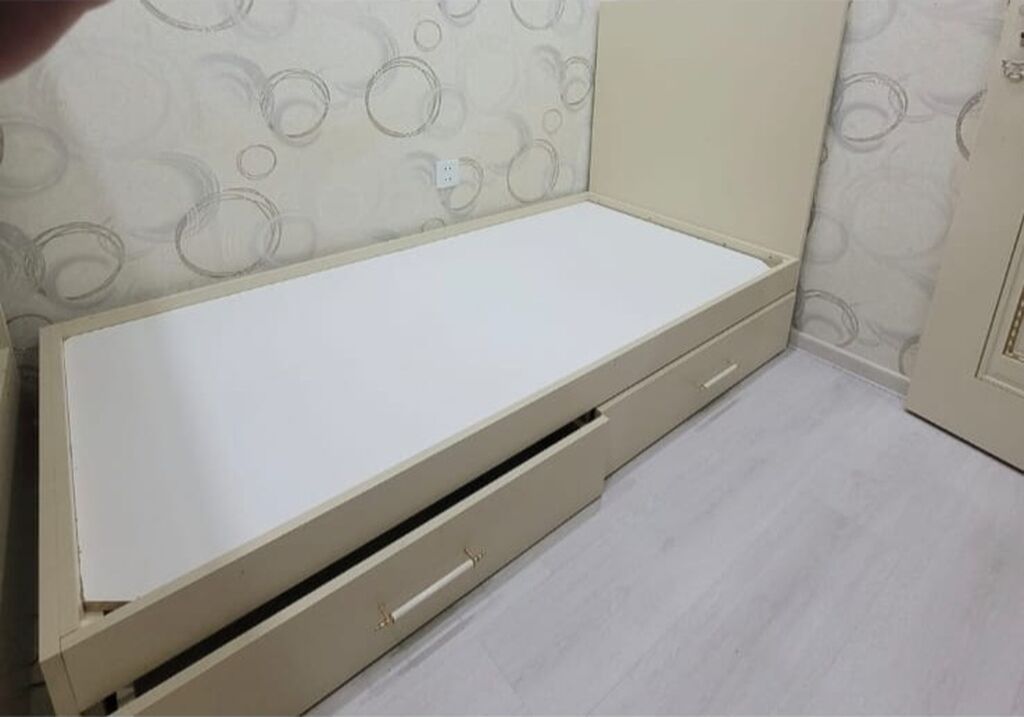 Mebel dəsti – tək nəfərlik çarpayı - Rəng: açıq bej (üst panel ağ) — Yataqlar, Bakı (2)