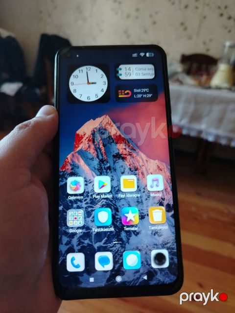 İlk sahibiyəm.Donması olanda, olur.Yaddaş 64 gb.Ehtiyac üzündən — Bakı
