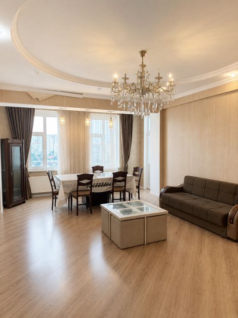 Satılır 3 otaqlı yeni tikili 130 m² — Bakı