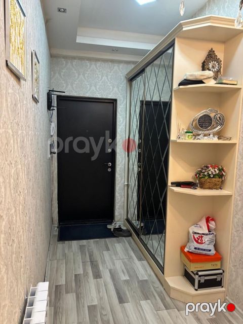 Dehliz Dolabi ela veziyyetde 300₼ .Olcu 2/220 .Unvan Xirdalan — Qobu