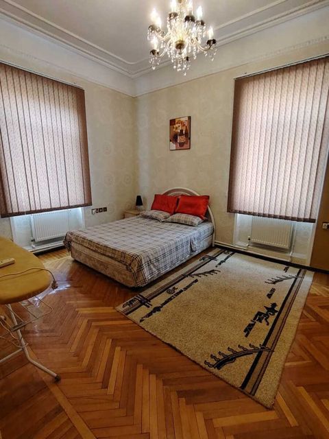 İcarəyə verilir 2 otaqlı köhnə tikili 90 m² — Bakı