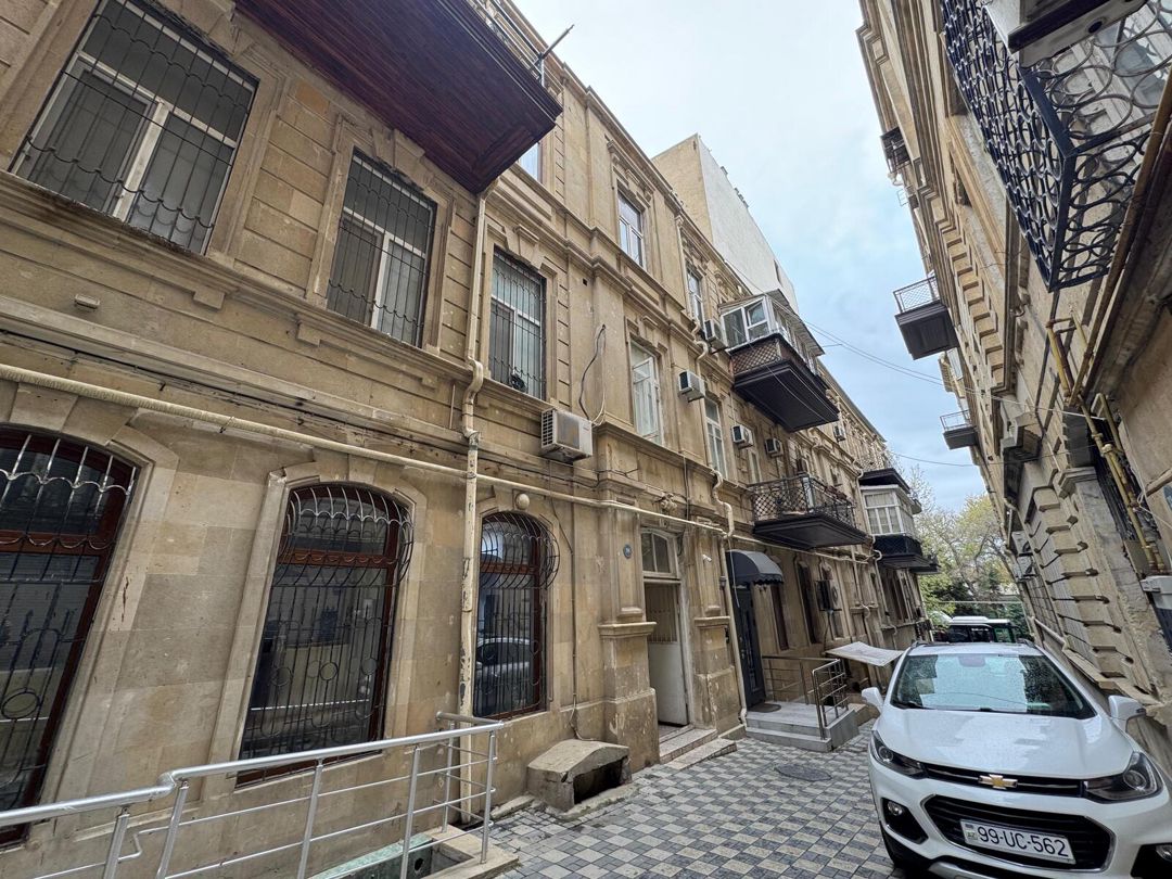 Satılır 4 otaqlı köhnə tikili 120 m² — Mənzil, Bakı (2)