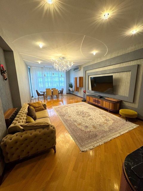Satılır 7 otaqlı yeni tikili 450 m² — Bakı