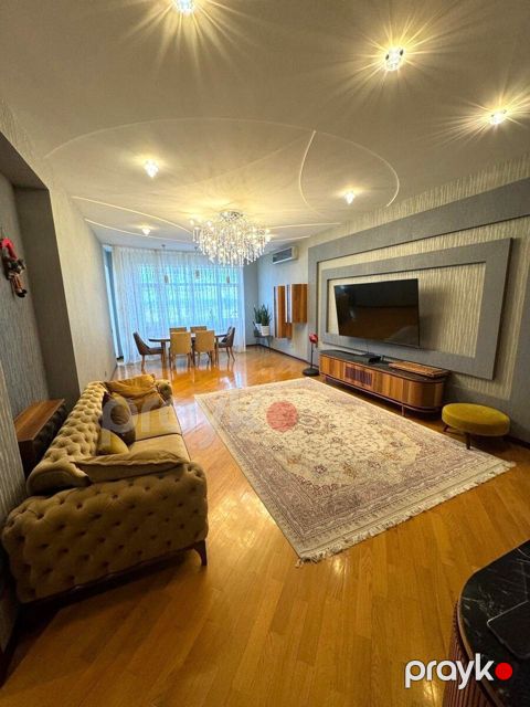 Satılır 7 otaqlı yeni tikili 450 m²