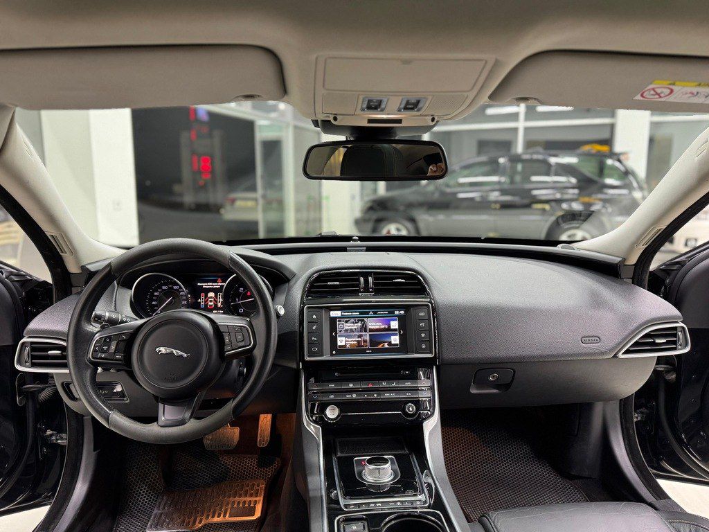 Jaguar XE, 2.0 L, 2016 il, 174 500 km — Avtomobillər, Bakı (8)