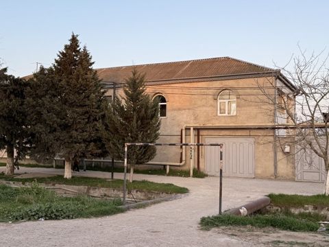 Satılır 4 otaqlı həyət evi/bağ evi 240 m² — Bakı