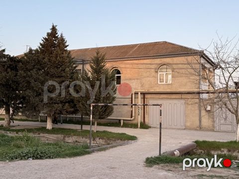 Satılır 4 otaqlı həyət evi/bağ evi 240 m²