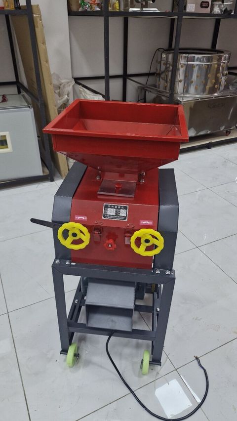 Yem və dən qıran makina — Bakı