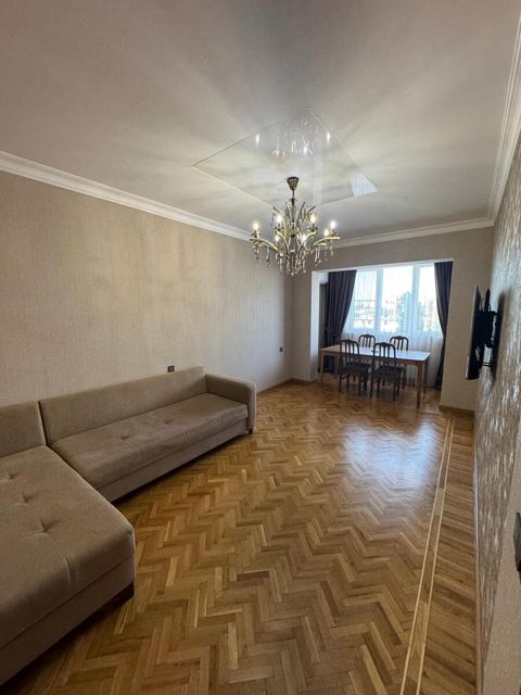 Satılır 2 otaqlı köhnə tikili 70 m² — Bakı