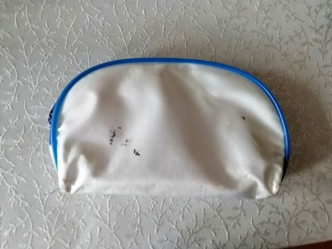 Florena brendli kosmetik çanta. Ağ rəngli, kənarları və fermuar