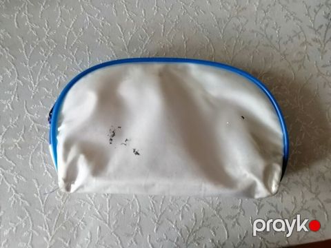 Florena brendli kosmetik çanta. Ağ rəngli, kənarları və fermuar — Bakı