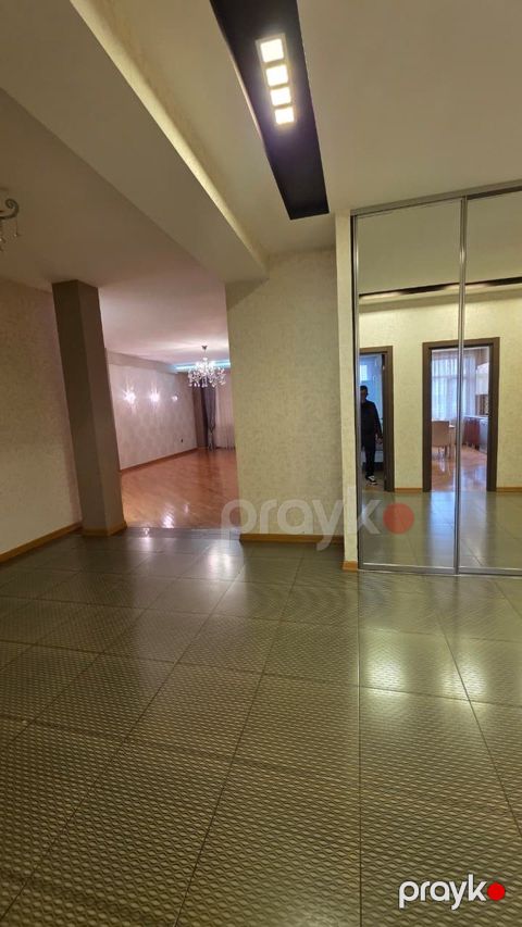 İcarəyə verilir 3 otaqlı yeni tikili 155 m²