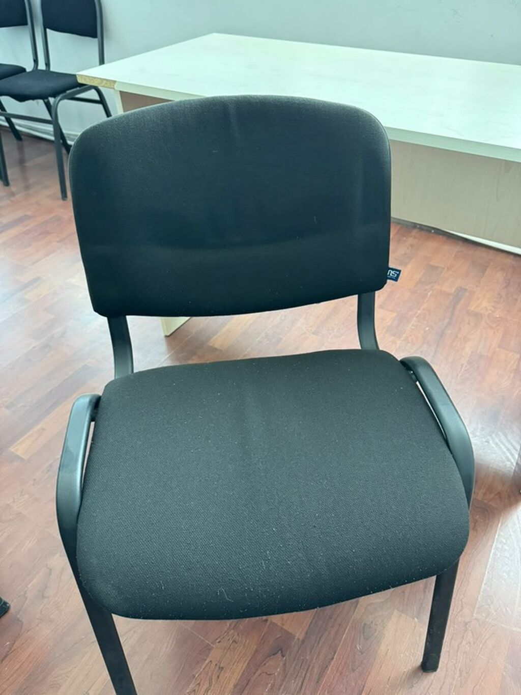Ofis üçün mebel dəsti Əla vəziyyətdə ofis dəsti (Masa və 2 stul). Çox — Ofis mebeli, Bakı (2)
