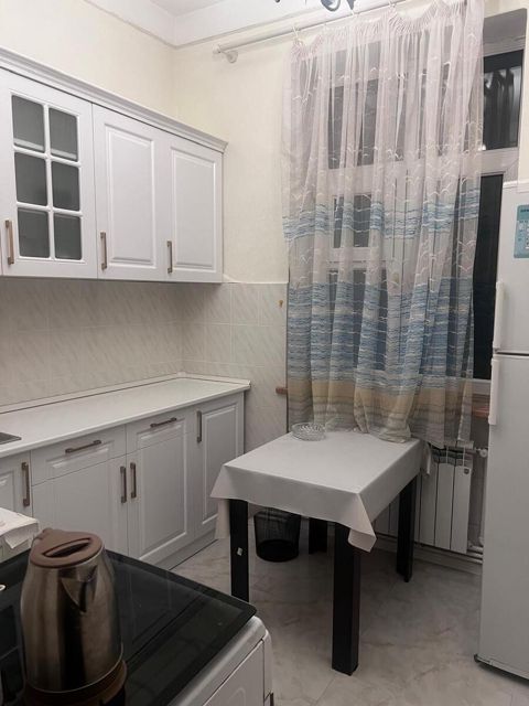 İcarəyə verilir 2 otaqlı köhnə tikili 85 m² — Bakı