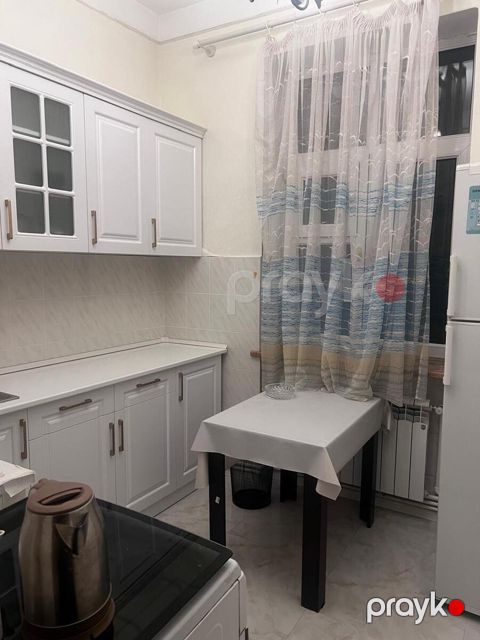 İcarəyə verilir 2 otaqlı köhnə tikili 85 m²