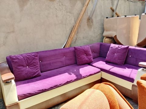 Künc divan satılır. Qiyməti 80 manat. Ünvan Xirdalan Aytən 20. Fe — Bakı