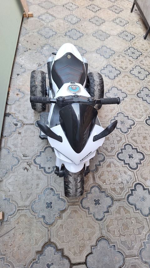 Uşaq üçün elektrikli üçtəkərli motosiklet - Model: Motion (üzərində — Bakı