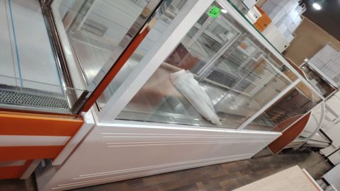 Soyuduculu vitrin – mağaza, supermarket, şirniyyat və ya ət‑süd — Digah