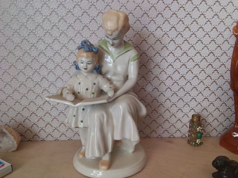 Статуэтка Первая книга. Полонное Украина. Высота 22 см. Цена 50 манат — Bakı