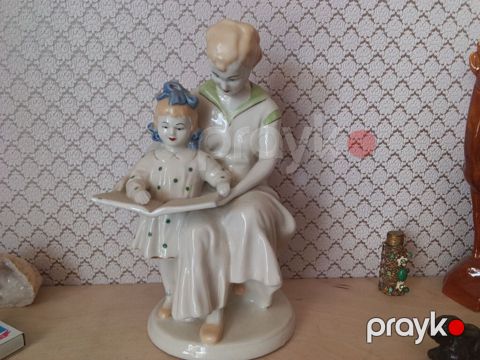 Статуэтка Первая книга. Полонное Украина. Высота 22 см. Цена 50 манат — Bakı