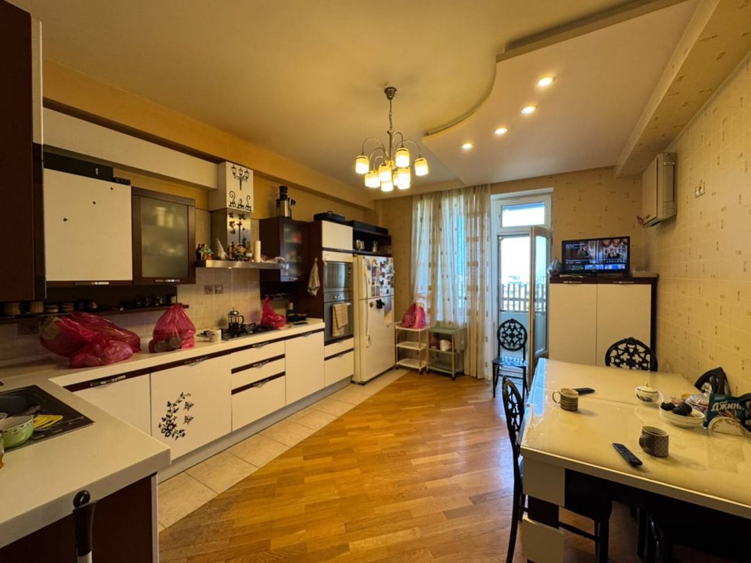 Satılır 5 otaqlı yeni tikili 300 m² — Mənzil, Bakı (8)